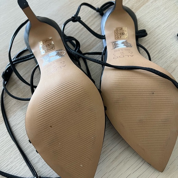 BLACK HIGH HEELS - Picture 4 of 5